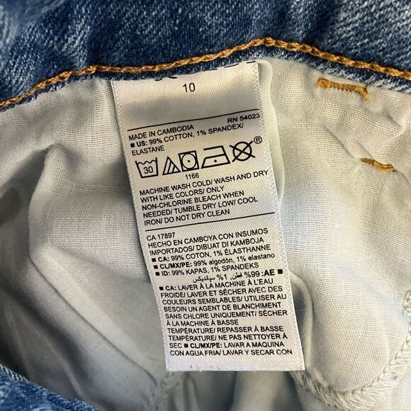 Old Navy Women's Shorts Size 10 High Rise Button Front Light Wash Denim Cuffs - Picture 6 of 6